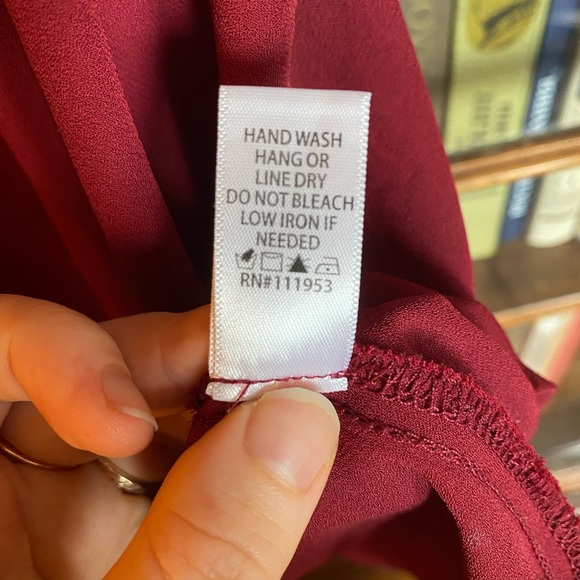 🎈Flowy Red Top 🎈 - Picture 4 of 4